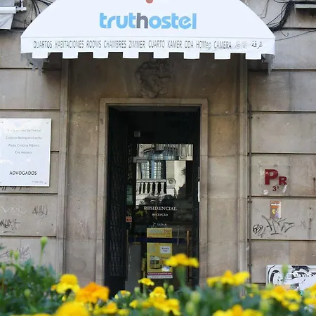 Truthostel Hostel *
